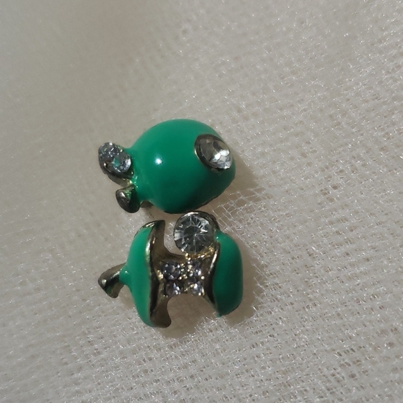 Betsey Johnson blinged green apple mismatched earrings - Picture 2 of 8